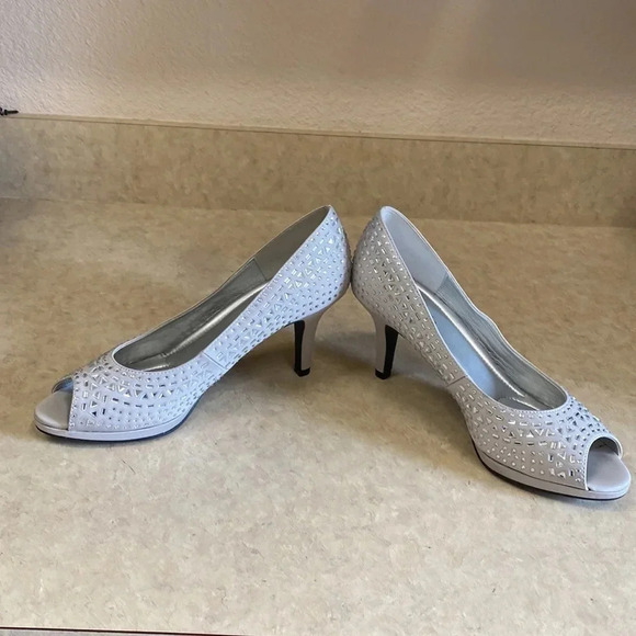 Kelly & Kate Gray Jeweled Platform Peetoe Pumps - Picture 6 of 12